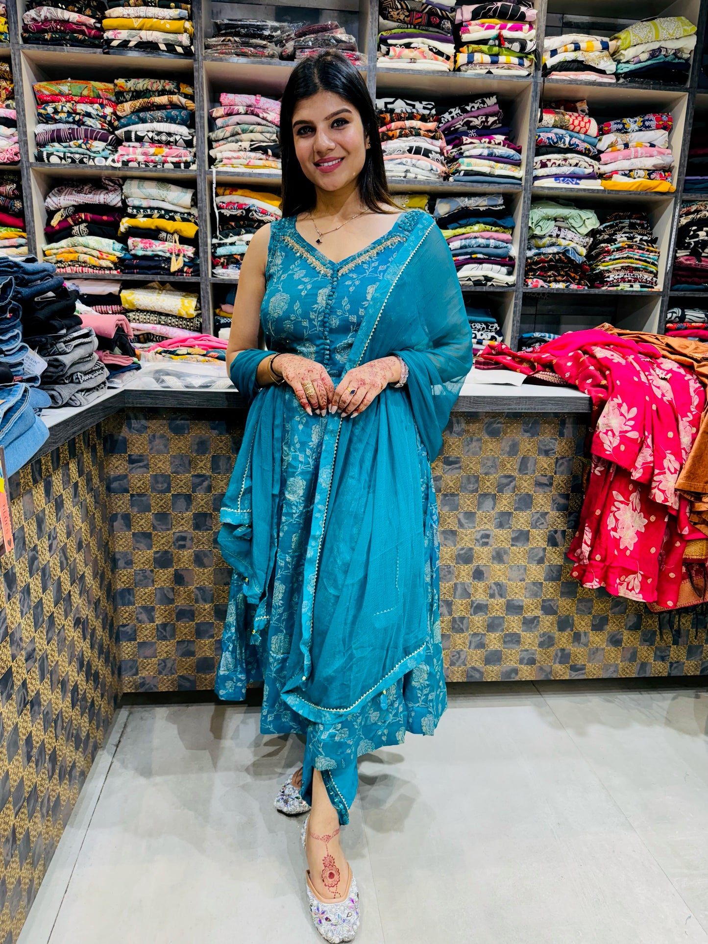 Beautiful Suit with Dupatta Having Sleeves Inside