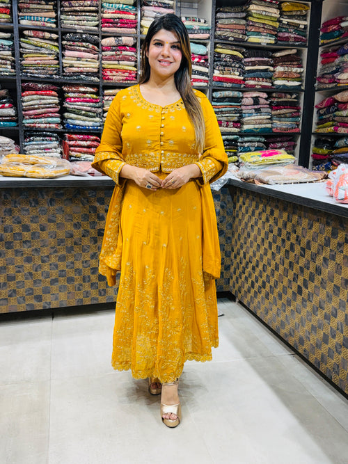 Heer- Chinon Beautiful Handwork Suit