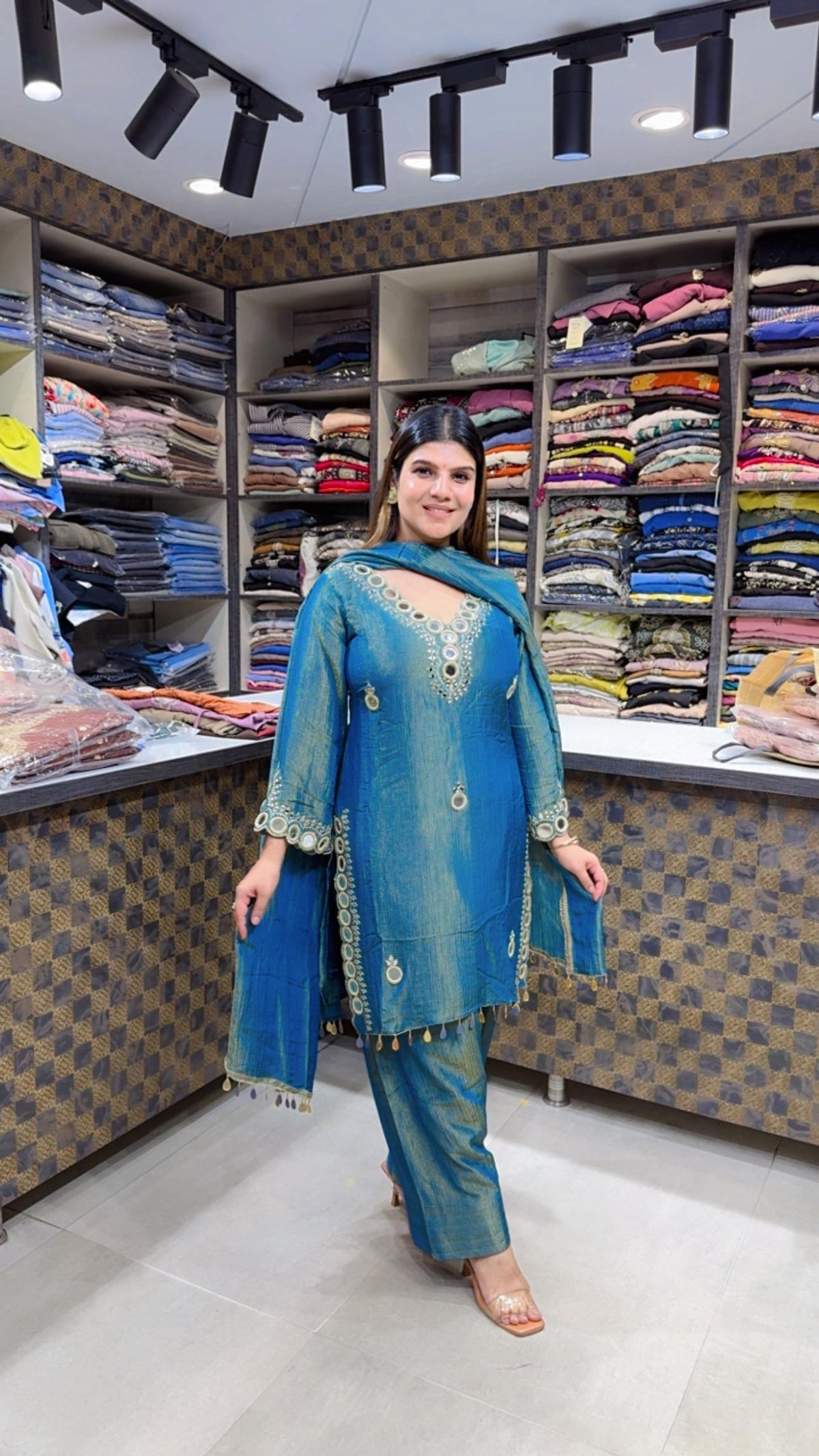 Mayra- Crush Tissue Farshi Suit