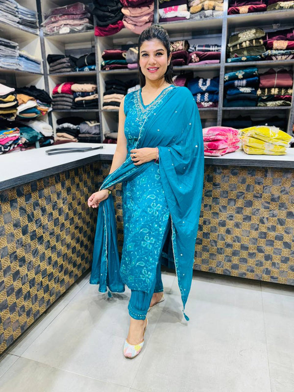 Graceful Chinon Suit with Handwork 💖