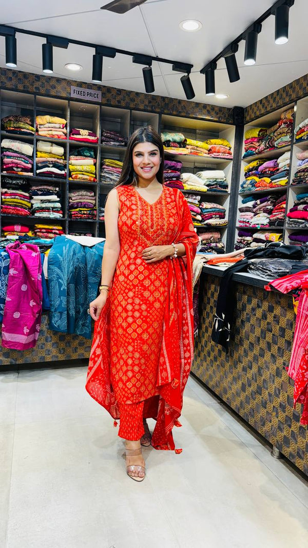Stylish Orange Threads Button Suit 🧡